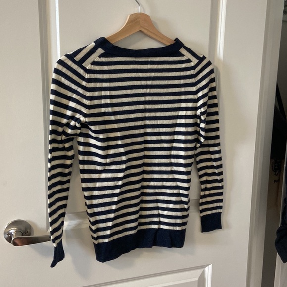 GAP MERINO WOOL SWEATER 🌸 - Picture 2 of 2